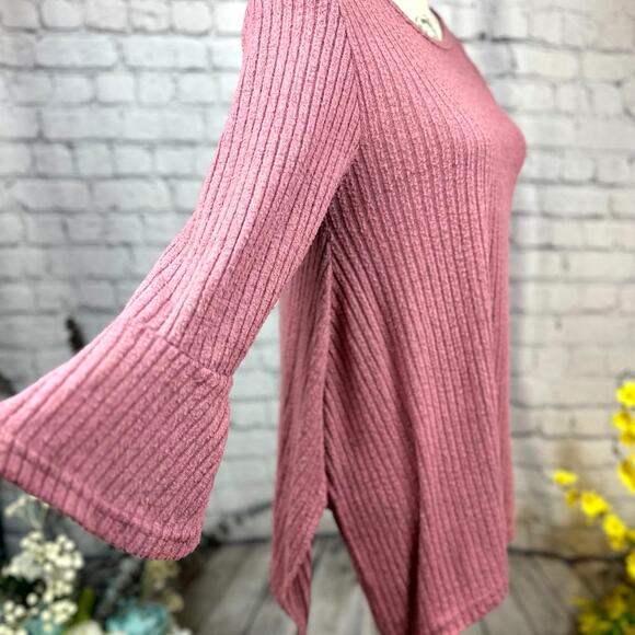 Love by Chesley Scoop Neck, Bell Sleeves Sweater - size M - Picture 5 of 11